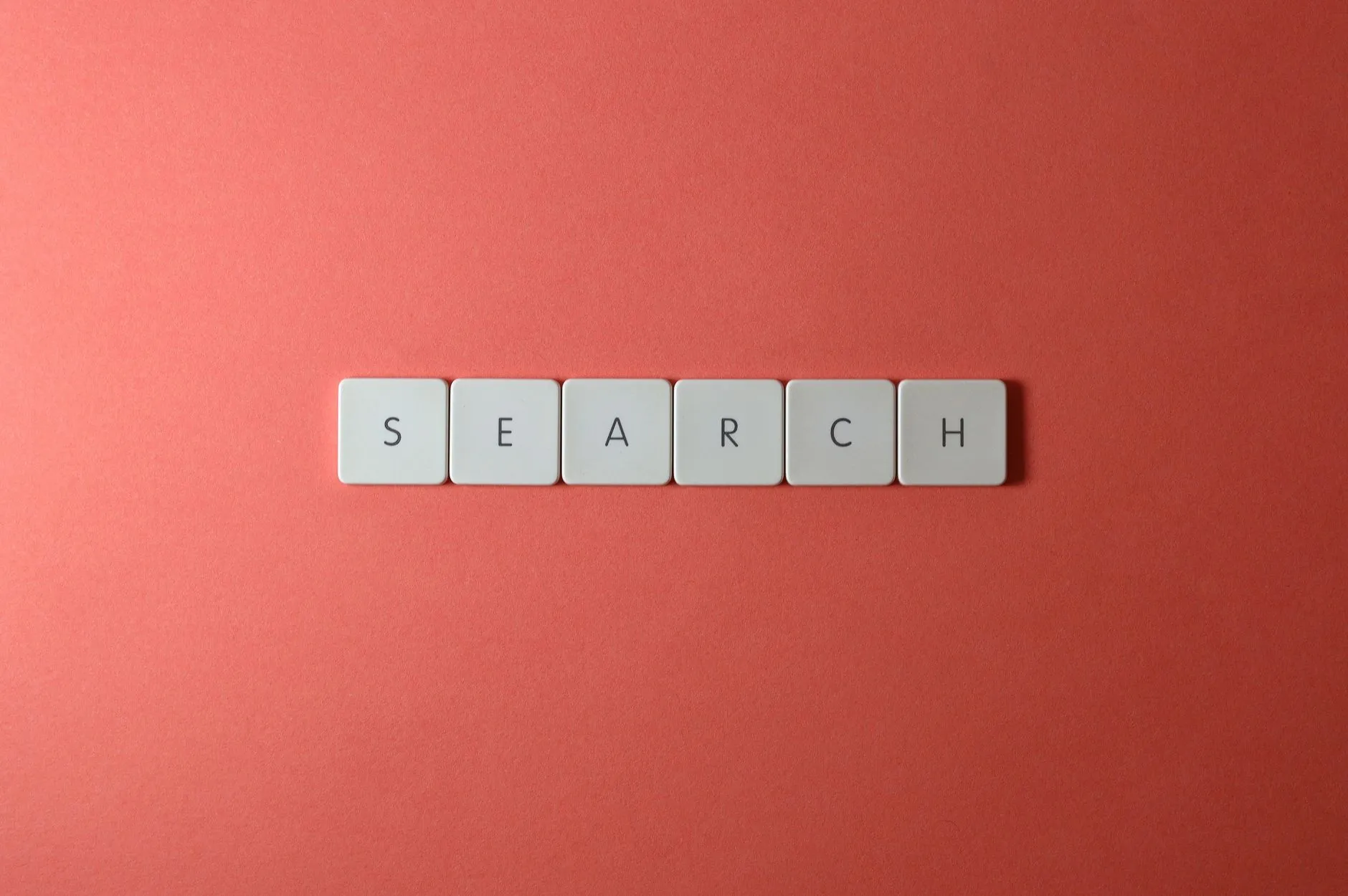 Minh họa Chiến Lược Tối Ưu Kỹ Thuật: Tận Dụng Mở Rộng Truy Vấn (Query Expansion) Của Google